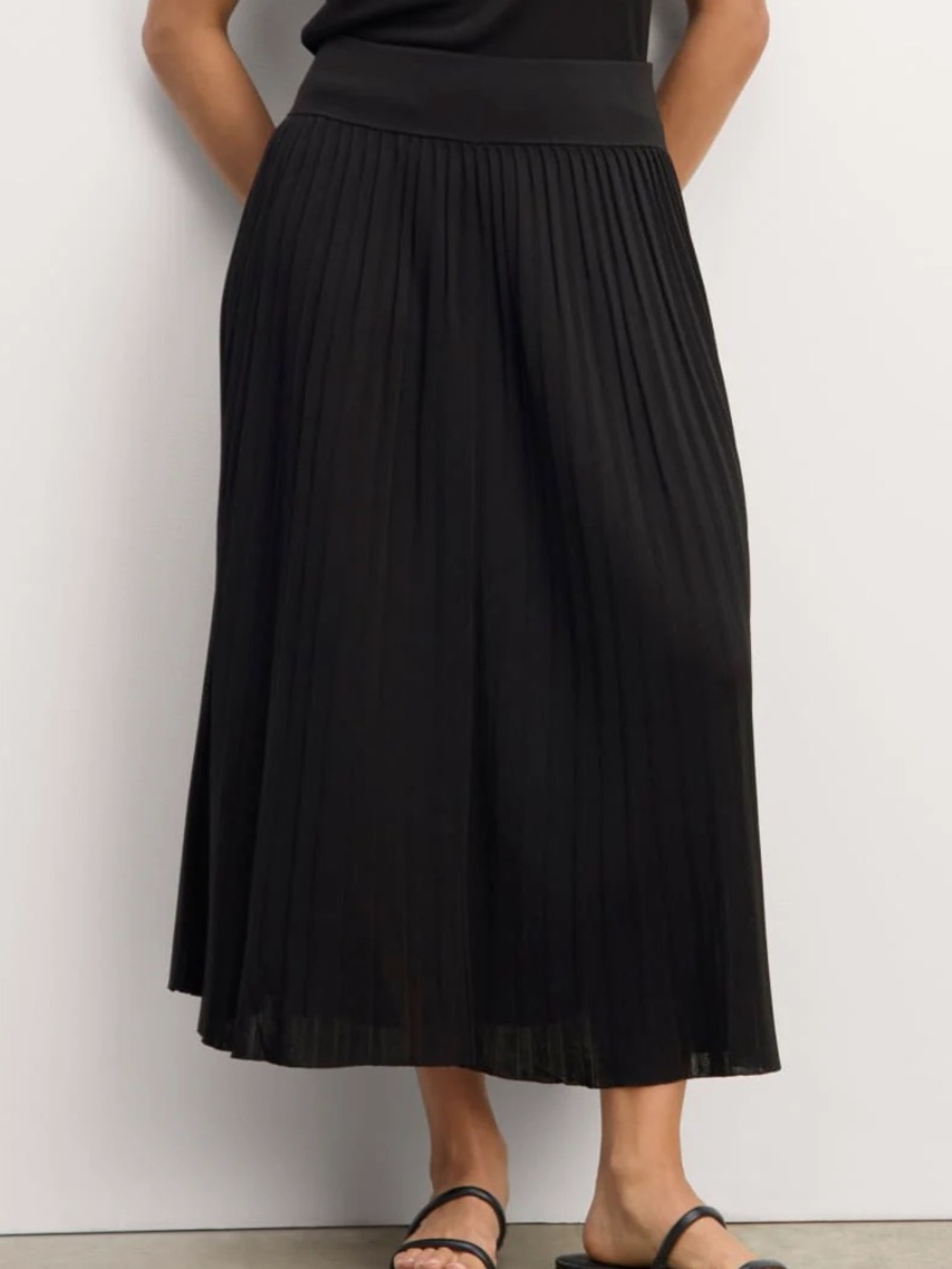 Everlane Pleated Midi Skirt Flowy Black Pull-on Style Sz S Minimalist Resortwear